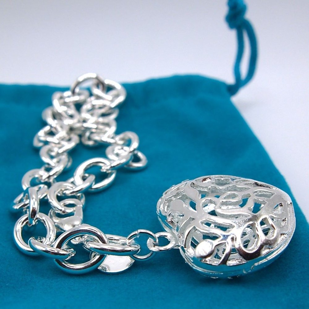 Beautiful Carved Heart Pendant Bracelet Stamped .925 Solid Sterling Silver - Picture 3 of 11